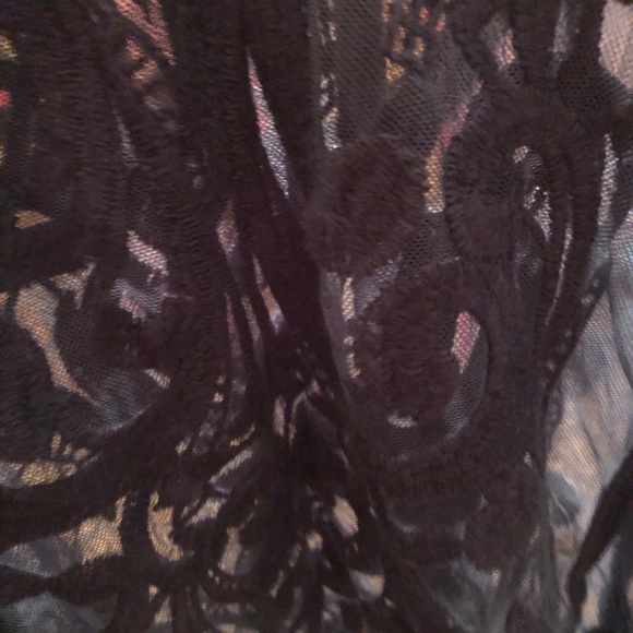 Express Sheer Floral Long Sleeve - Picture 3 of 4